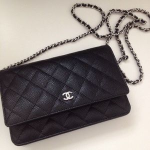 CHANEL | Classic Caviar Wallet on Chain